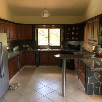 28. Kitchen 02